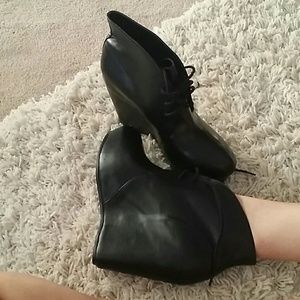 black wedge boots