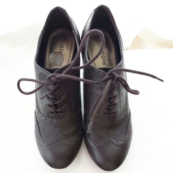 Brown heeled oxfords