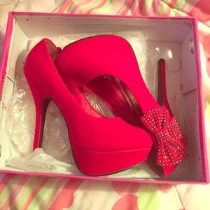Red bow heels with OG box