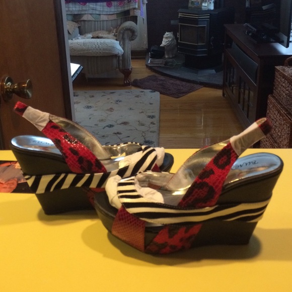 Bumper Wedge Shoes