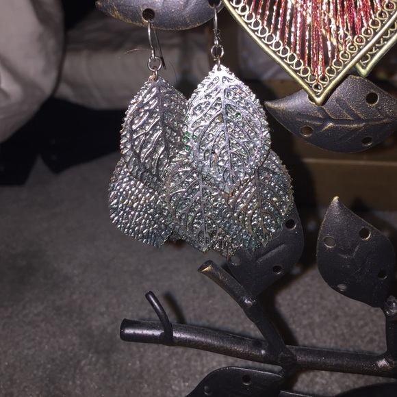 Metal leaves earring