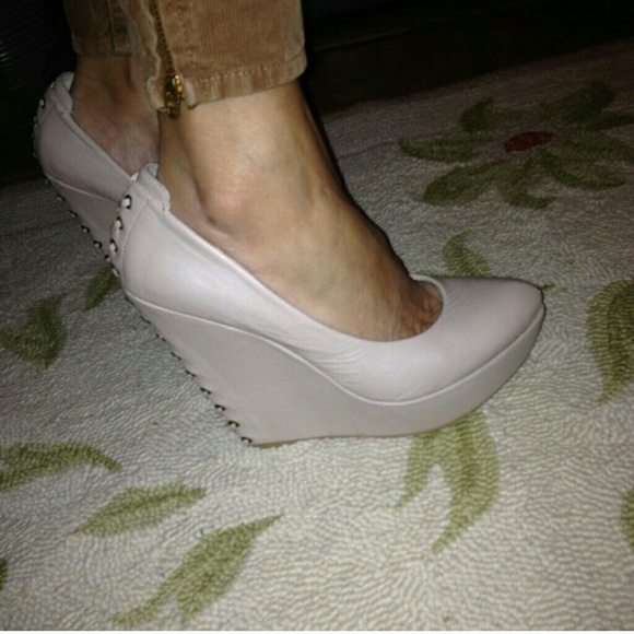 NUDE Wedges - Picture 2 of 4