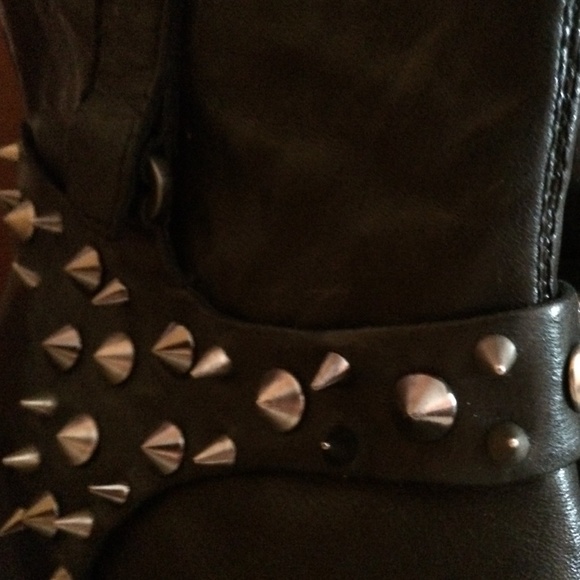 Boots - Picture 4 of 4