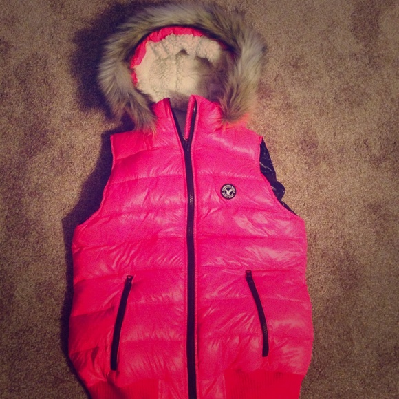 American Eagle hot pink puffer vest
