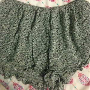 brandy melville floral print vodi shorts