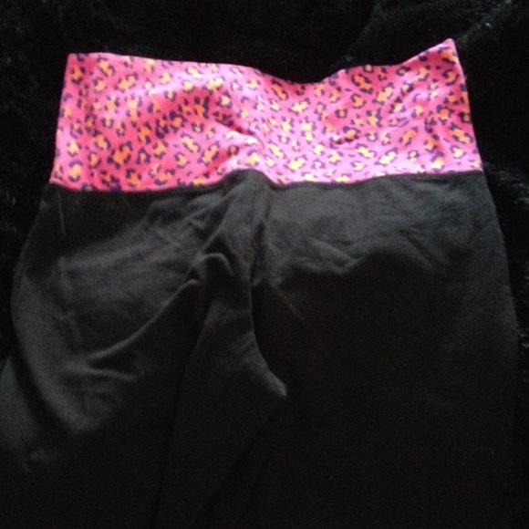 Black yoga pants
