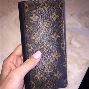 Like new Authentic Louis Vuitton Tanon wallet