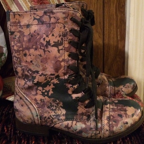 Mossimo combat shoes