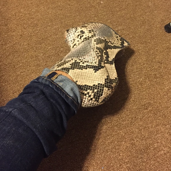 Never worn Heel-less shoe bootie - Picture 4 of 4