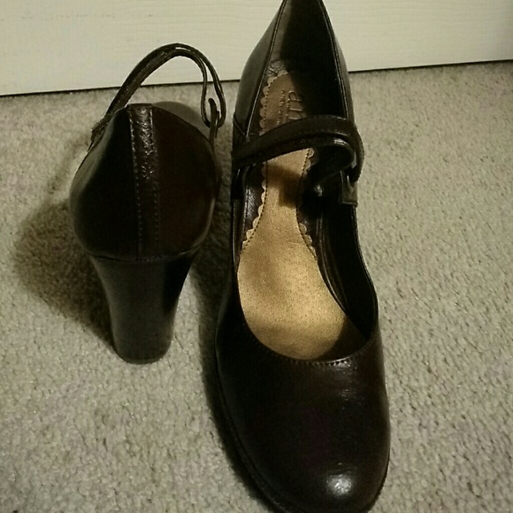 Shoes - Picture 2 of 3