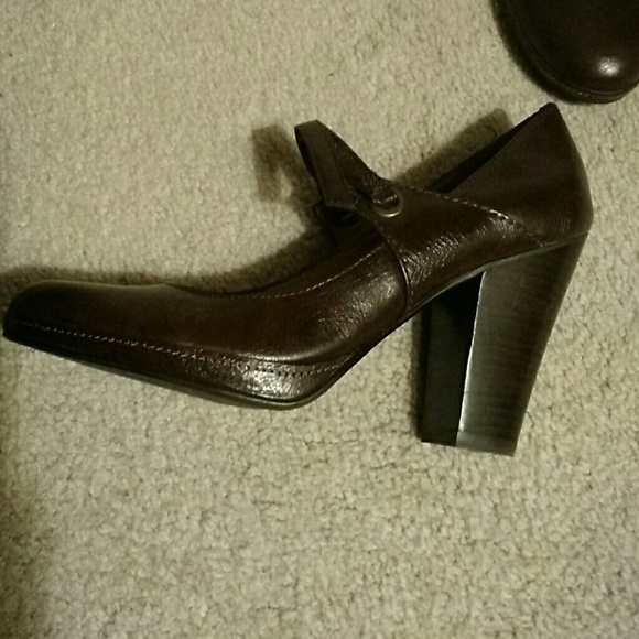 Shoes - Picture 3 of 3