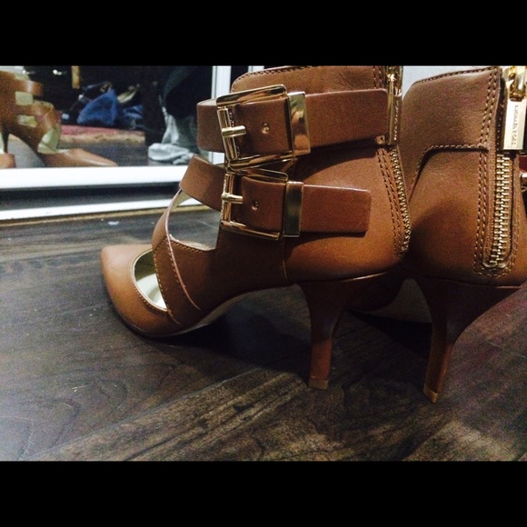 ❌❌SOLD❌❌Strapy MK heels💕💕fits6.5-7 - Picture 2 of 4