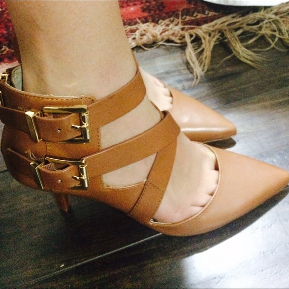 ❌❌SOLD❌❌Strapy MK heels💕💕fits6.5-7 - Picture 4 of 4