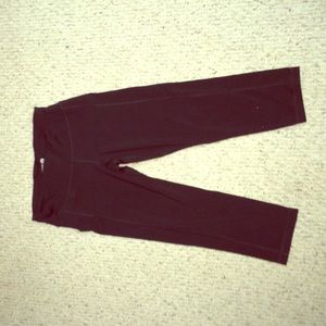 🚫🚫SOLD ON MERC🅰RI🚫🚫Old navy crop yogas!