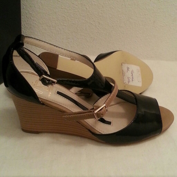 NWT Colorblock patent wedge strappy sandals 6.5 - Picture 2 of 4