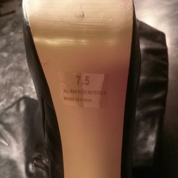 Booths - Picture 3 of 4