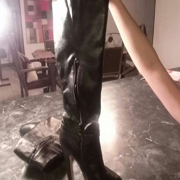 Booths - Picture 4 of 4