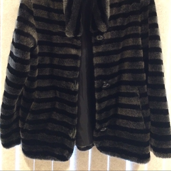 Brand new jacket looks like fur . - Picture 4 of 4