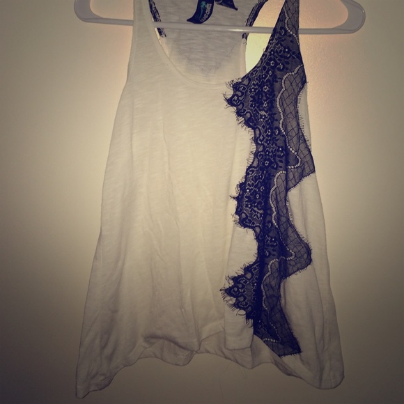 🚫🚫SOLD LOCALLY🚫🚫 Cream and black lace tank