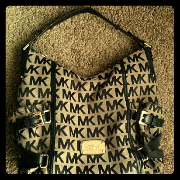 Micheal Kors purse
