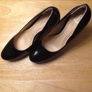 SOLD!!!! Cole haan black pumps