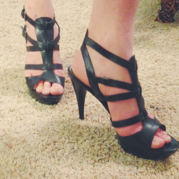 GUESS black leather strappy heels - Picture 4 of 4