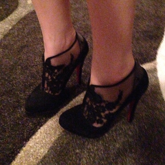 Gorgeous Christian Louboutin Lace Booties - Picture 4 of 4