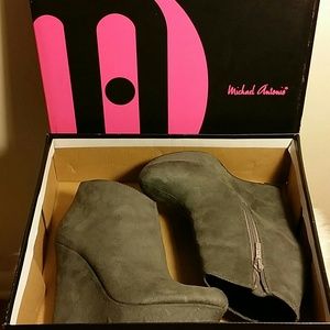 Michael Antonio Gray Suede Ankle Boots, Size 6