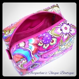 🌷Vera Bradley 🌷Large Puffy Cosmetic Pink Swirls