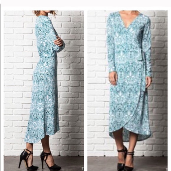 Dresses & Skirts - Chic wrap dress SALE LOWEST PRICE