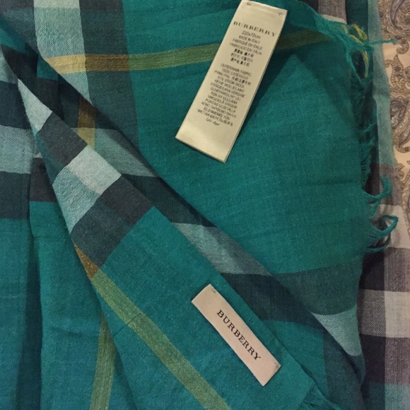 Authentic Burberry extra long scarf comes in box