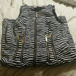 Business type sleeveless dress