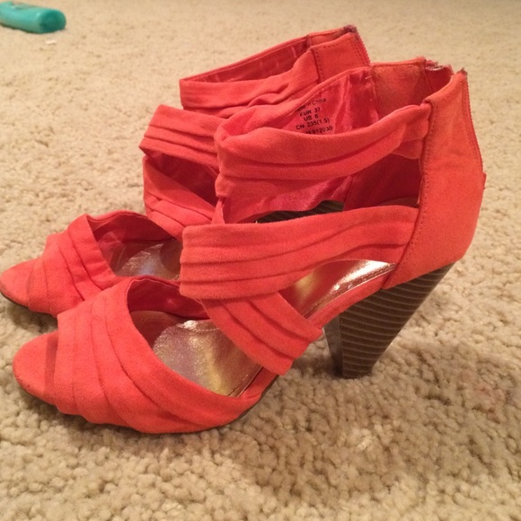 H&M Shoes - Coral heels