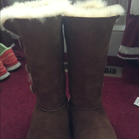 new uggs size 8 new uggs size 8