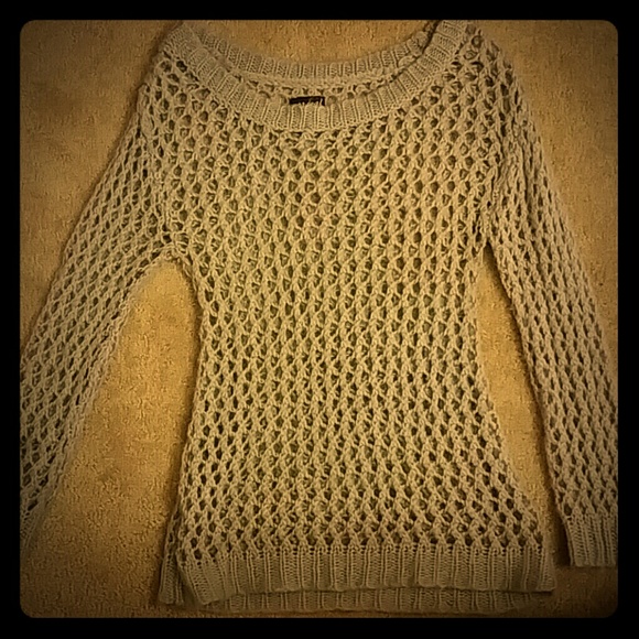 Grey over-sweater with loose stitching