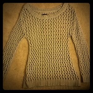 Grey over-sweater with loose stitching
