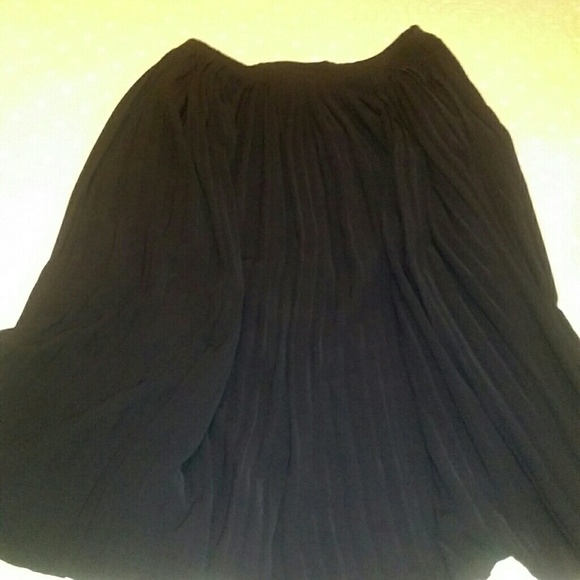 Pleated black skirt
