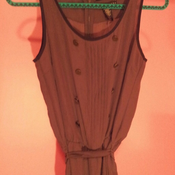 *REDUCED* ROMPER - Picture 3 of 3