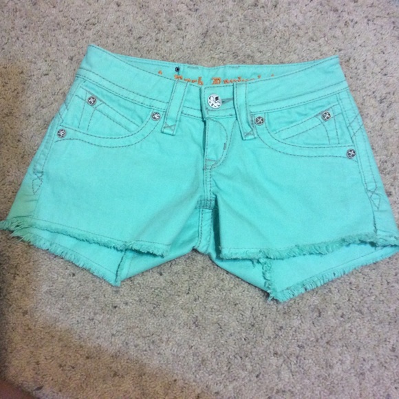 Size 25 rock revival shorts