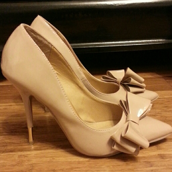 Nude 4inch Heels, worn once. US9