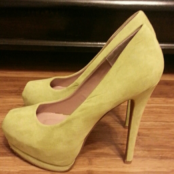 New Chatrousse pair of heels.Sz8.5