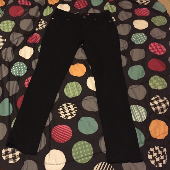 stretchable black pants