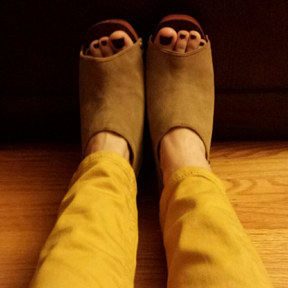 Poshstyle with Miss Me and Jeffrey Campbell - Picture 2 of 4