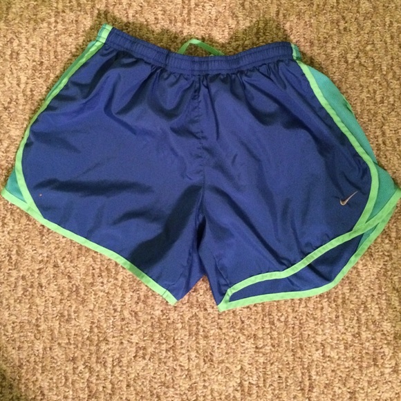GIRLS Nike Dri-Fit tempo shorts