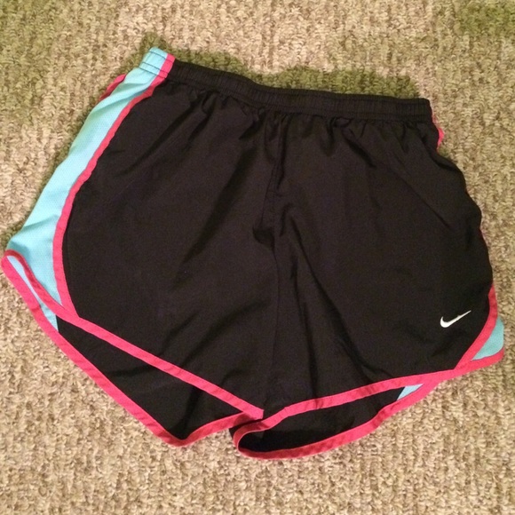 GIRLS Nike tempo shorts