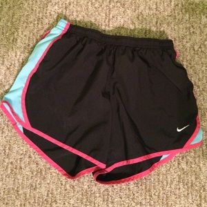 GIRLS Nike tempo shorts