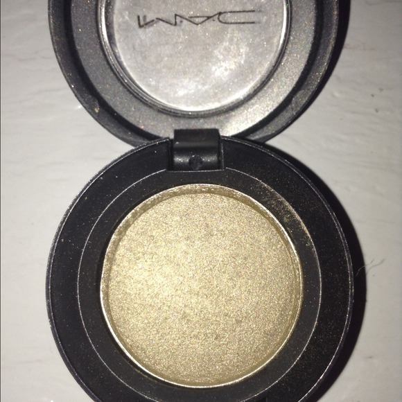 MAC Summer neutral frost eyeshadow