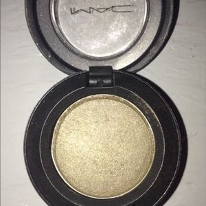 MAC Summer neutral frost eyeshadow