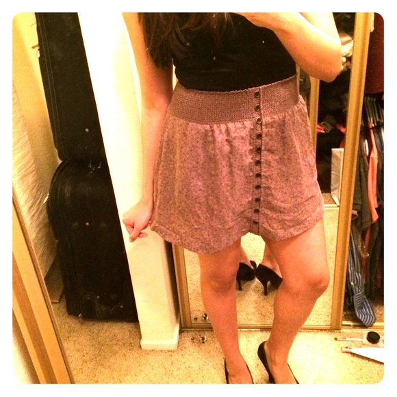 Mauve skater skirt with buttons and pockets
