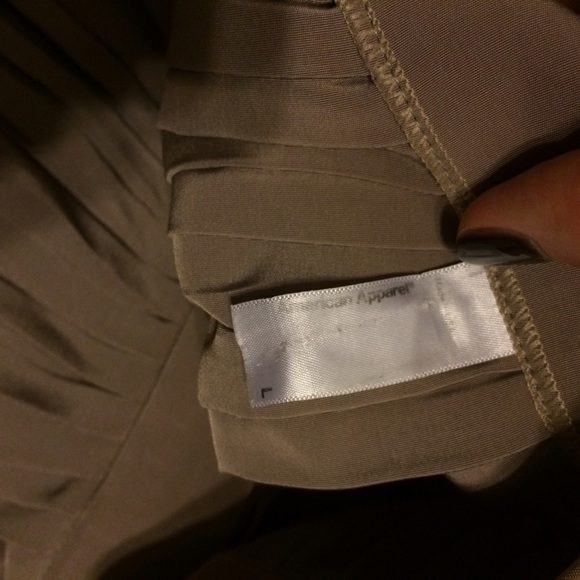 SOLD American Apparel Pleated A line skirt - Picture 3 of 3